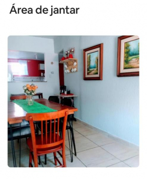 Casa com garagem a 5' na praia